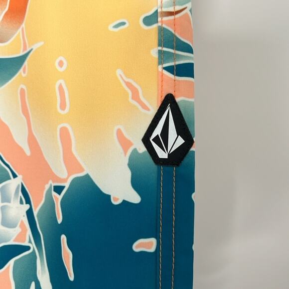 Boys Volcom Swim Trunks Size 18 - Picture 3 of 5